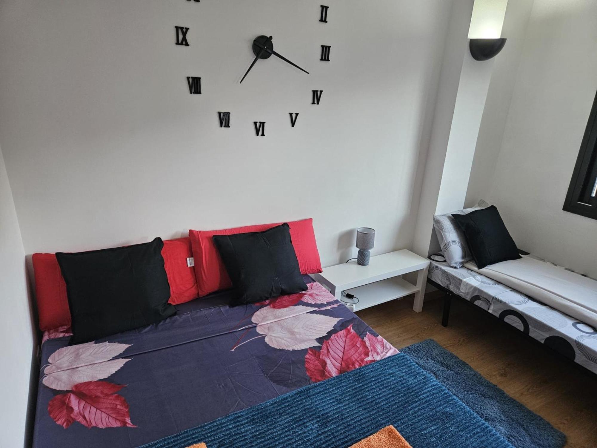 Sagrera Nino House Kapselhotel Barcelona