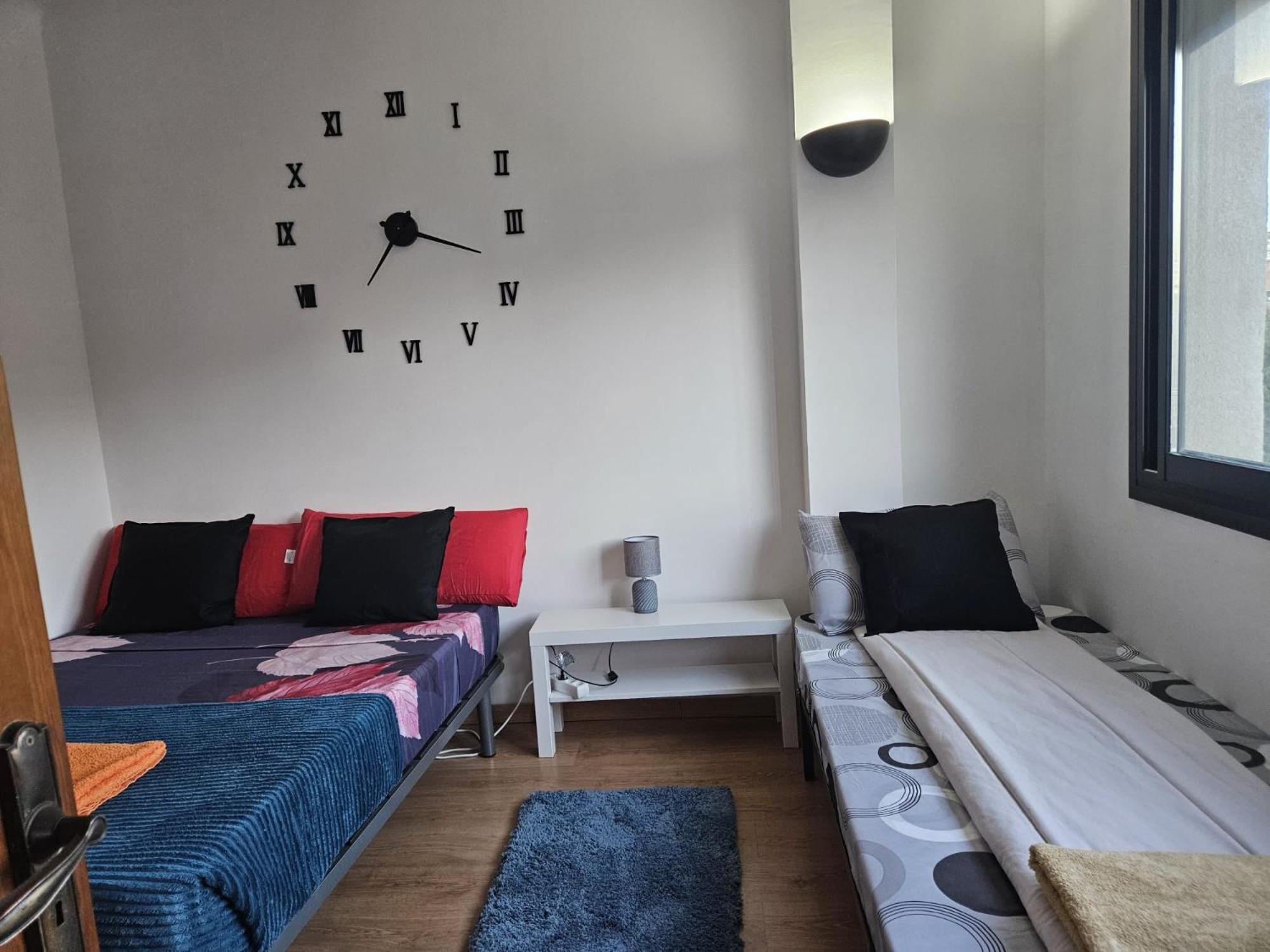 Kapselhotel Sagrera Nino House