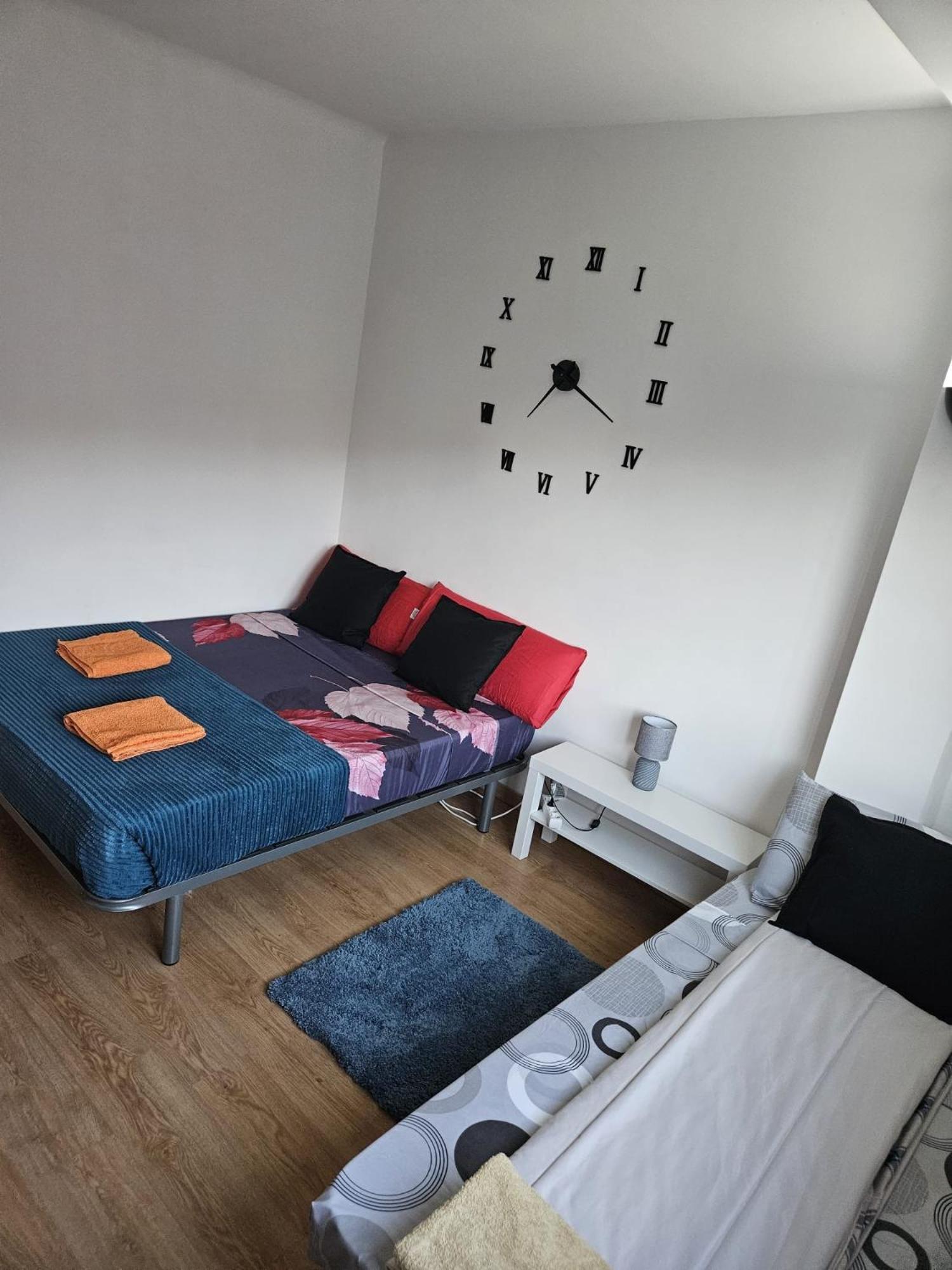 Sagrera Nino House Kapselhotel *